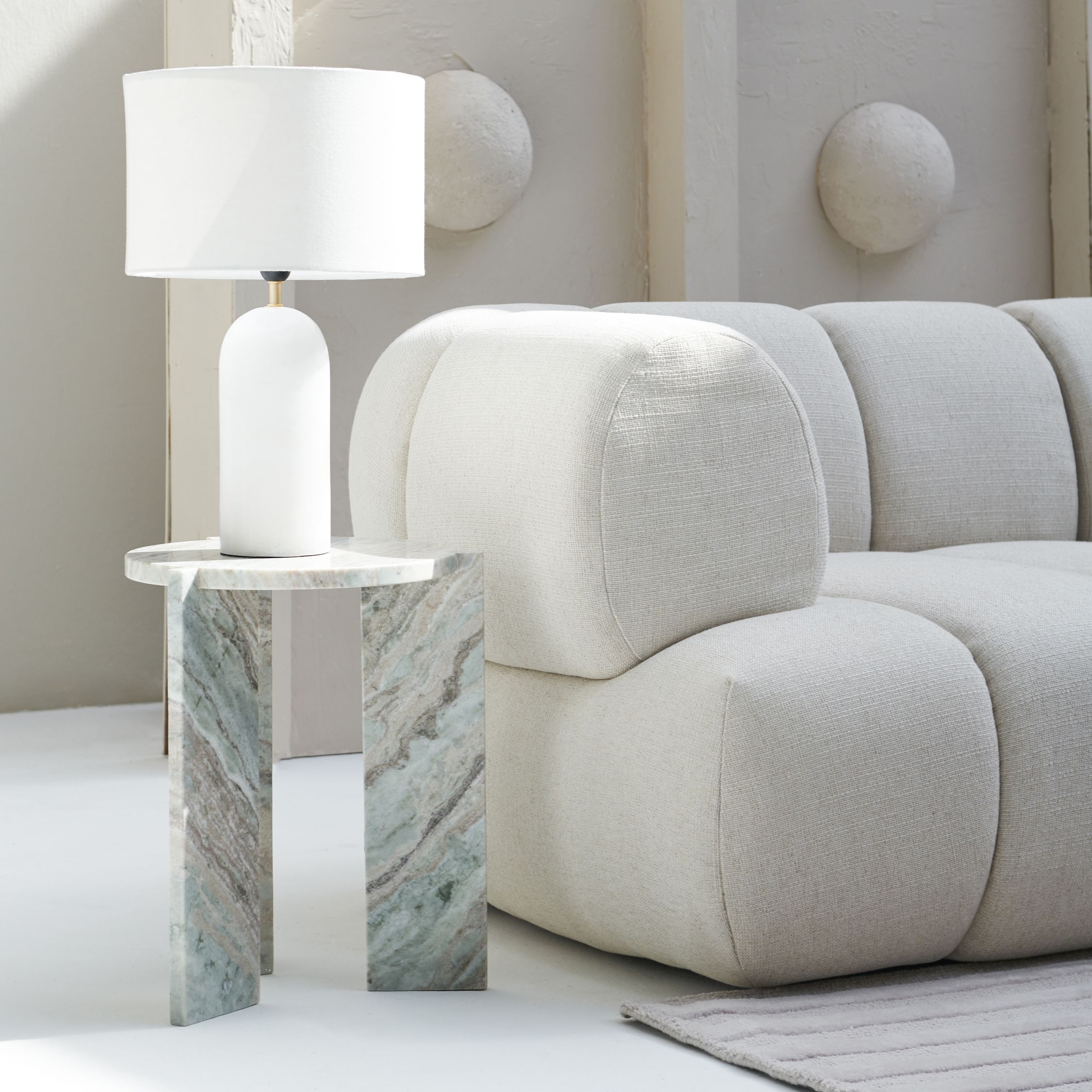 Five Expert Tips On How To Transform Your Living Space Into Masterpiece ... with Transforming Your Living Space with the Versatile Loloi FP6000 Pillow