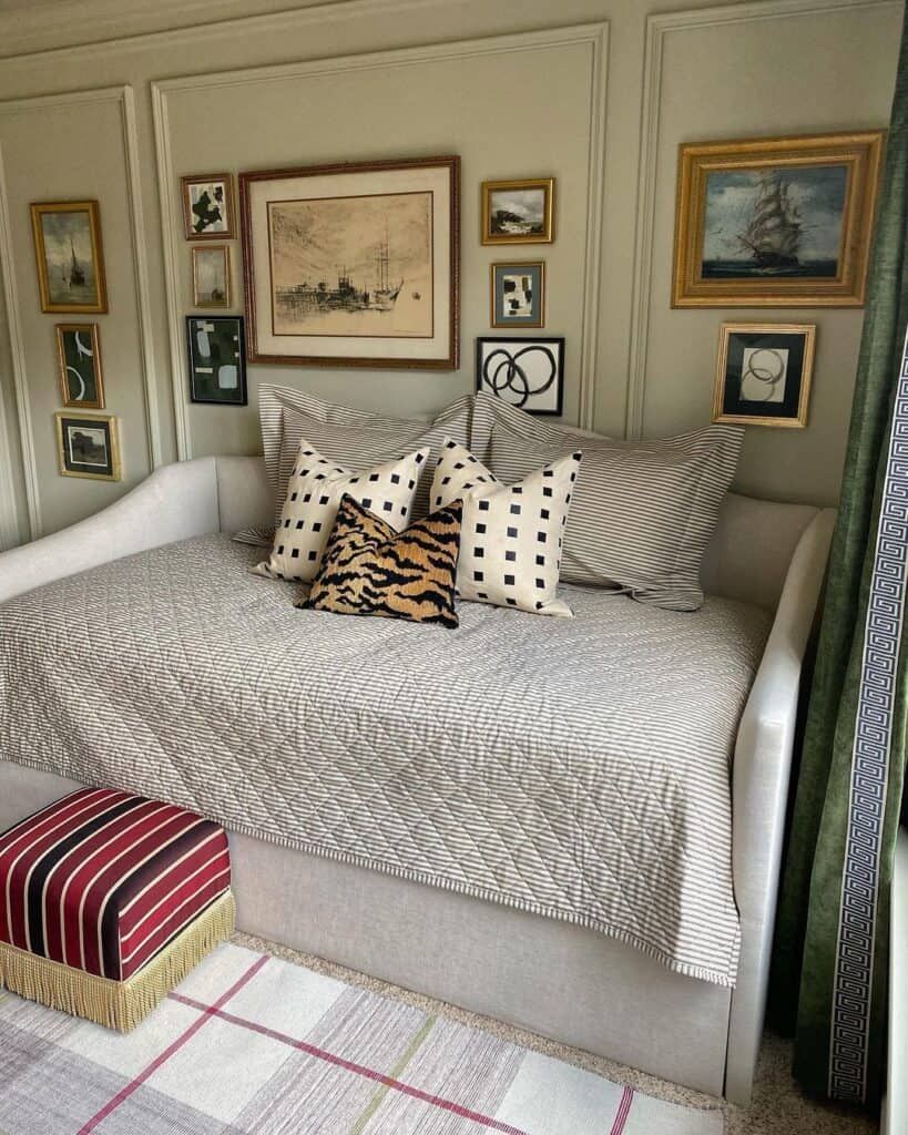 27 Daybed Ideas For A Memorable Sleeping Space pertaining to Cover Only