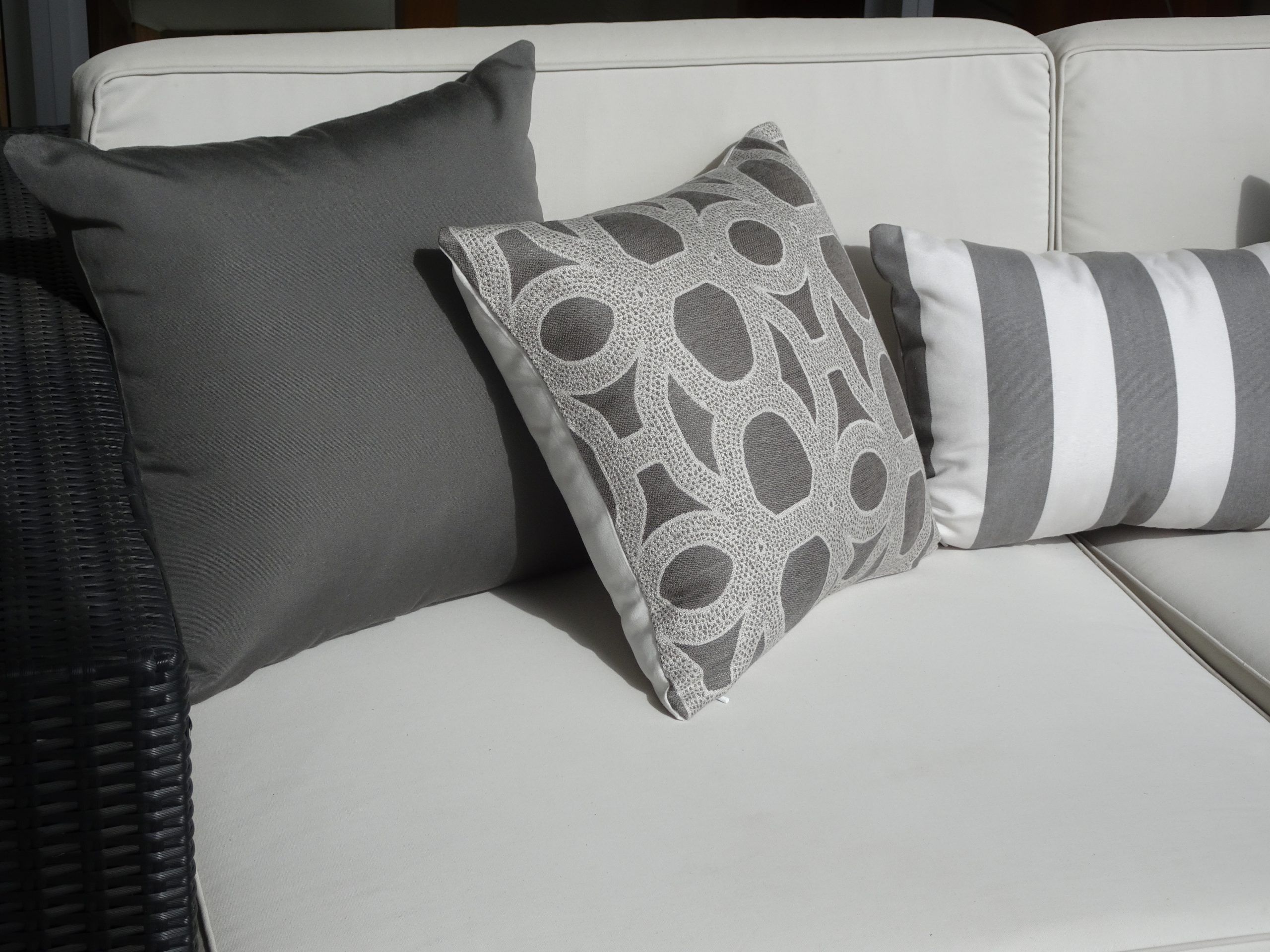 Understanding the Appeal of Charcoal Outdoor Cushions for Year-Round Comfort