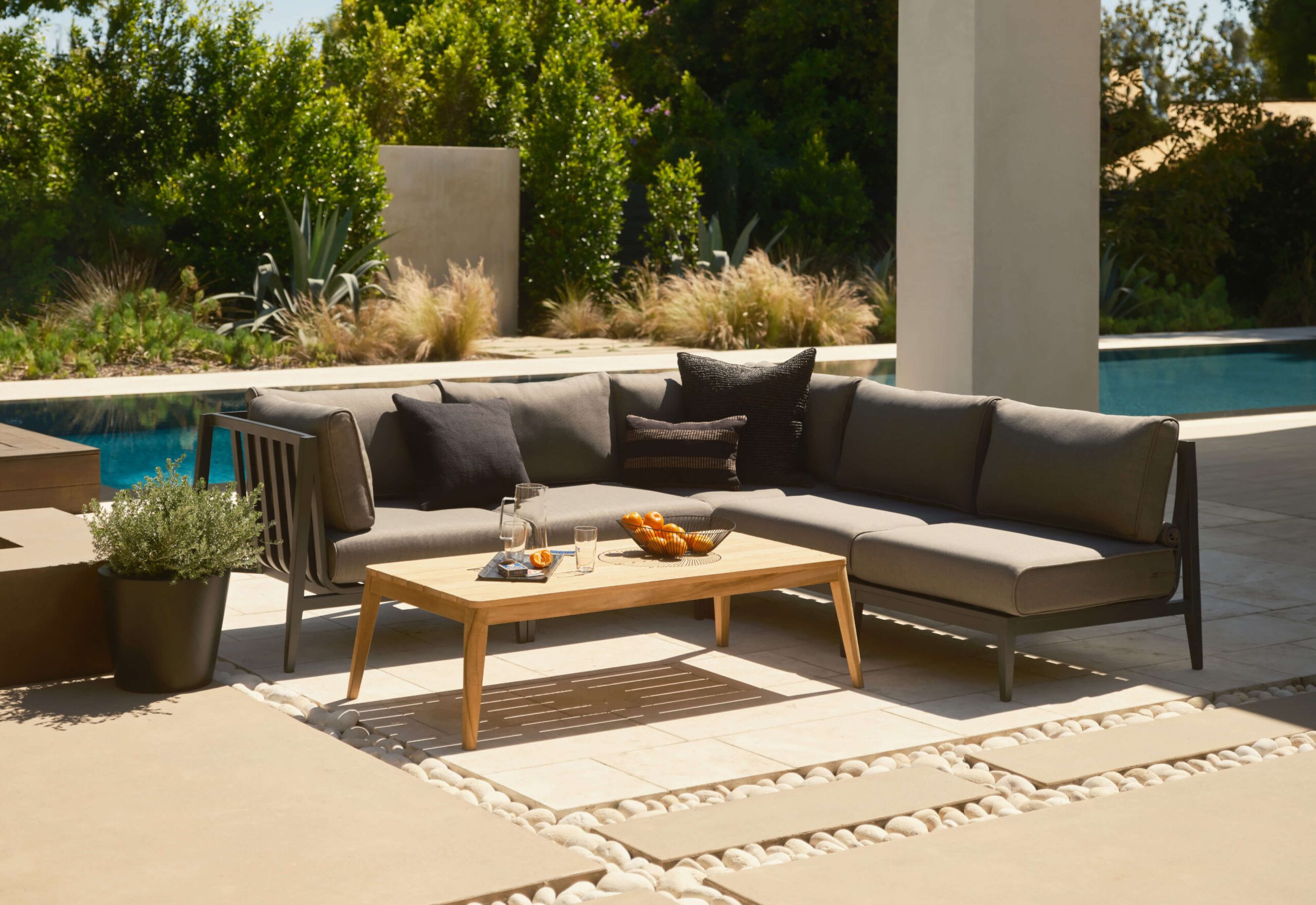 A Closer Look at the Brentwood Aluminum Patio Sectional in Charcoal Gray