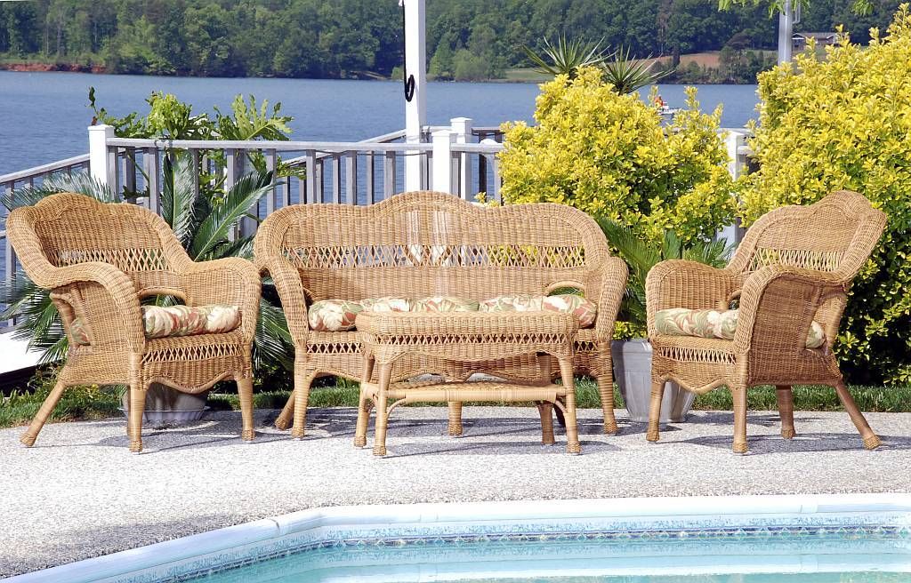 The Evolution of Modern Patio Furniture: Why Resin Wicker and Aluminum Legs Matter