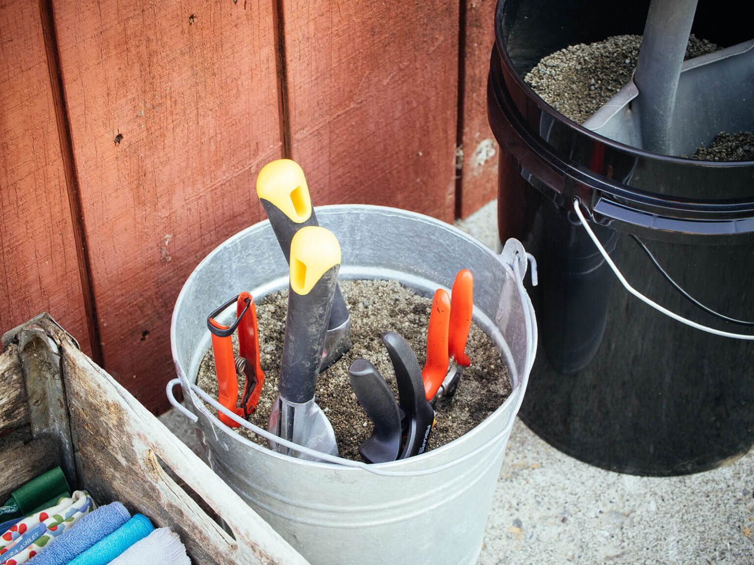 Simple ways to clean garden tools without harsh chemicals