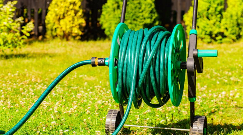 How to Choose the Right Sustainable Garden Hose Reel for Your Outdoor Space