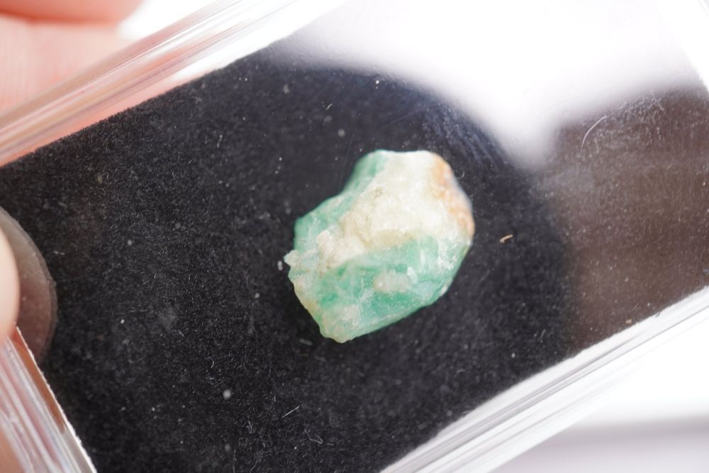 Natural Emerald - 9.8Ct Muzo Im Böxli (Neu (Gemäss Beschreibung)) In ... pertaining to Natural leaf mulch methods every eco gardener should know