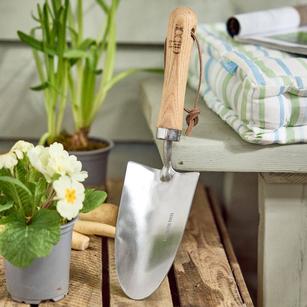 the art of selecting quality wooden handled garden implements